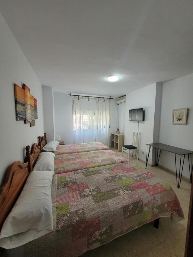 Hostal Mediterraneo Torre Del Mar Exterior photo