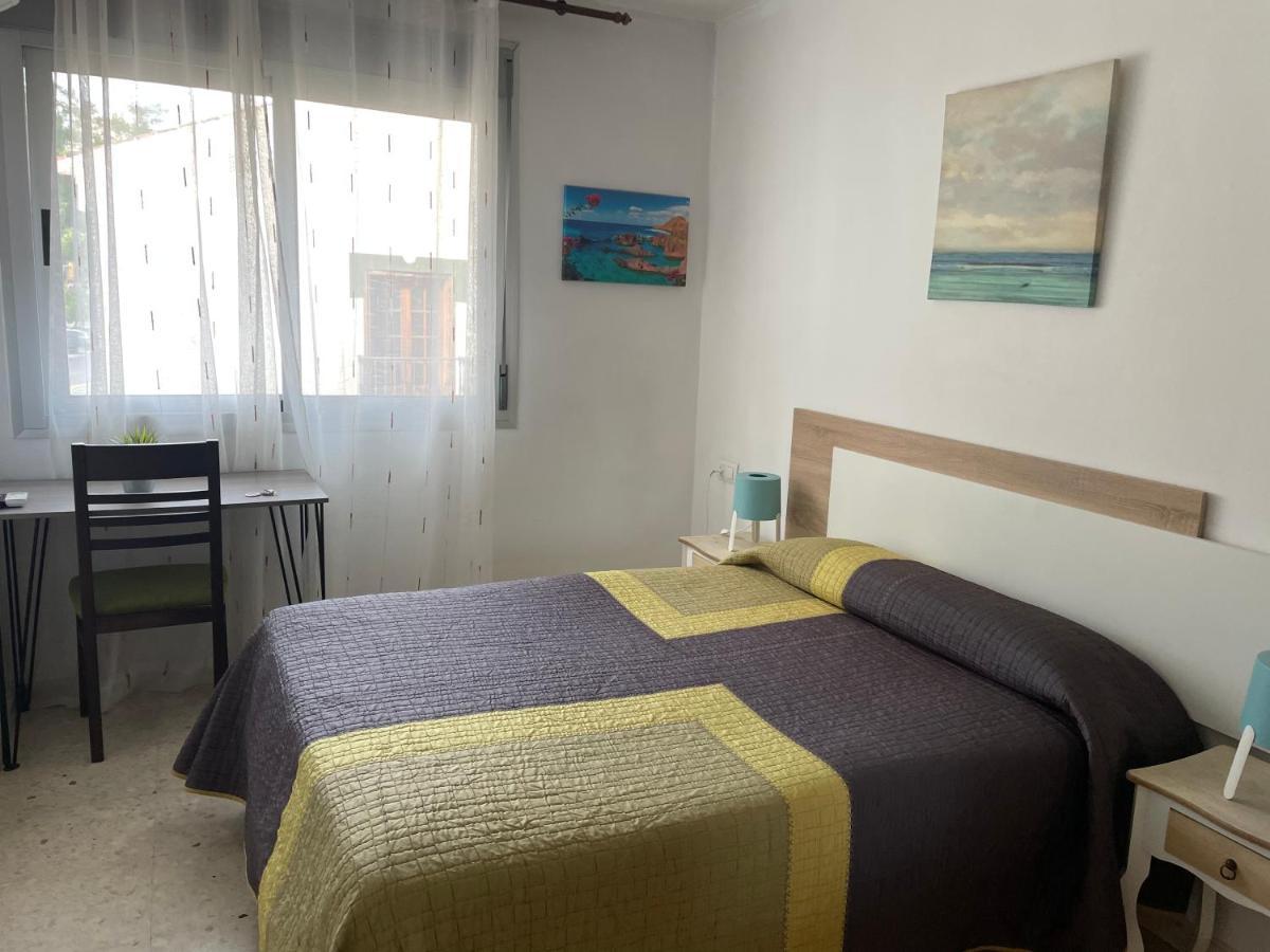 Hostal Mediterraneo Torre Del Mar Exterior photo